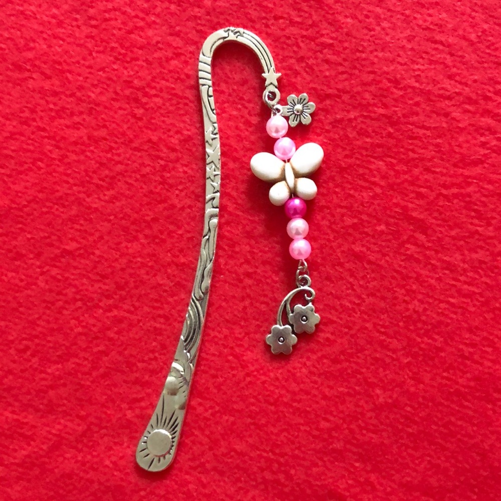 Pink Pearl Beads, Flowers 🌸 on a 5” Silver Bookmark.